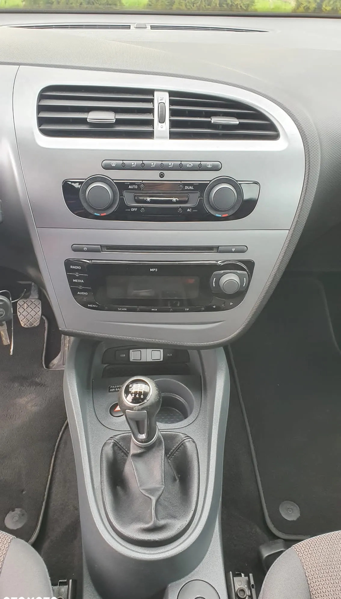 Seat Leon cena 18500 przebieg: 238425, rok produkcji 2010 z Przemków małe 106